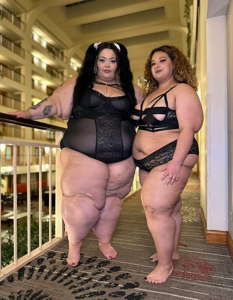 黒人3P オンリーファンズ ヌード 写真