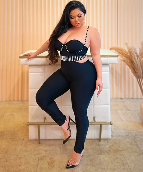 Mizuki Brown 完璧なモデル 画像