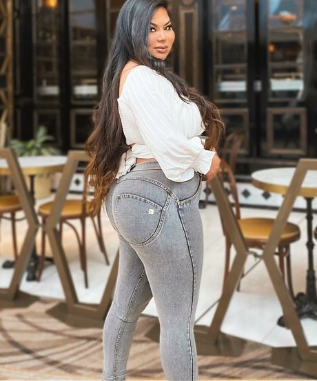 大きなプッシー唇オンリーファンズ セクシーヌード ギャラリー