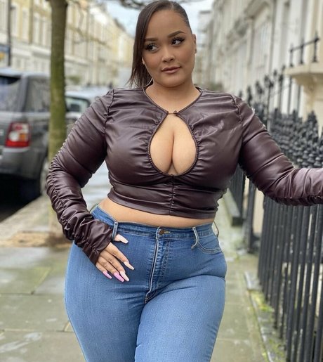 Natalie E Wade 裸モデル 写真