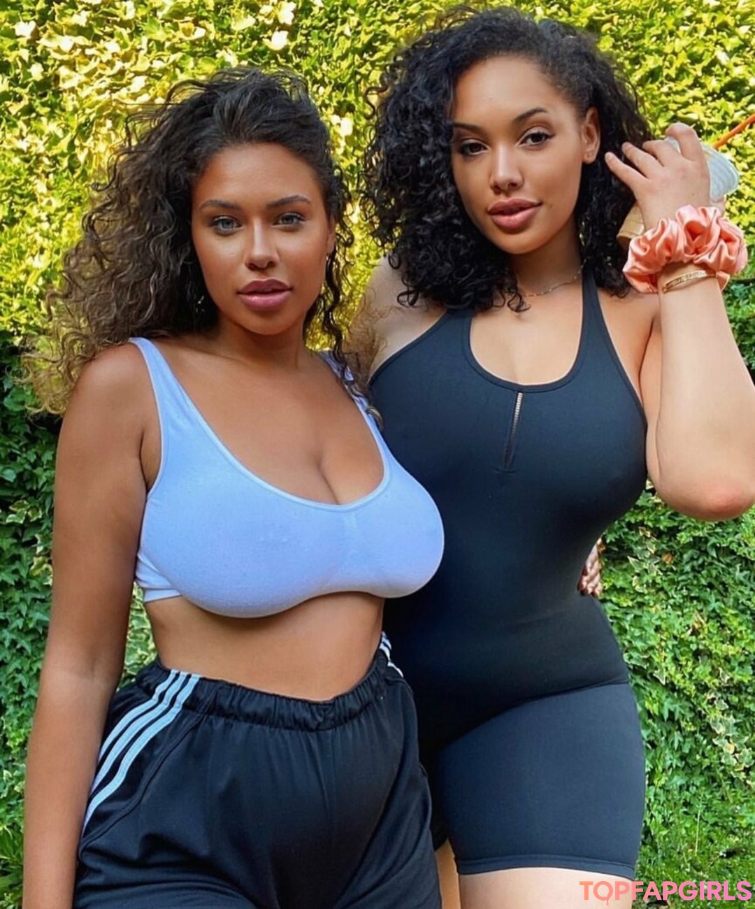 セクシーなブルネットのオンリーファンズ 無料ポルノ 画像