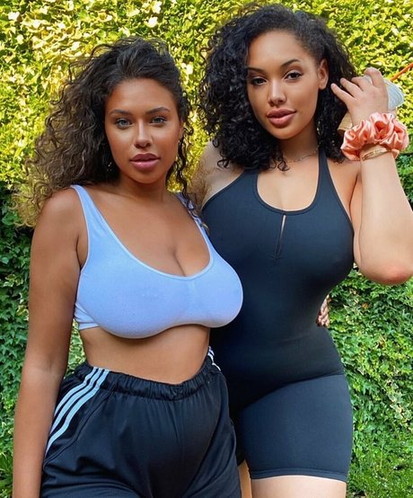 セクシーなブルネットのオンリーファンズ 無料ポルノ 画像