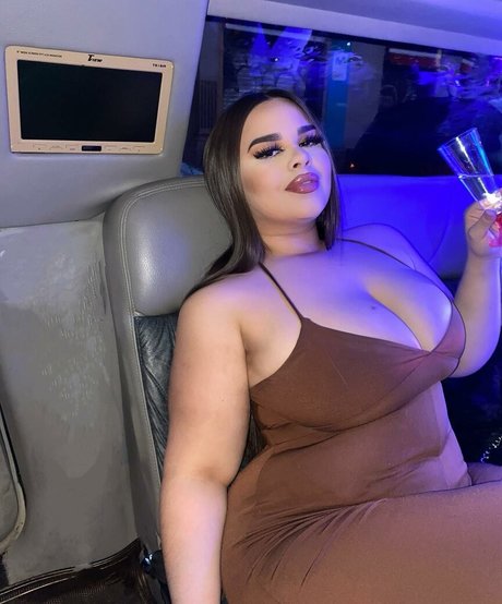 Curvyexoticaa アダルトスター 画像