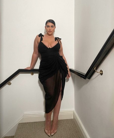 Irena Drezi アート女優 写真