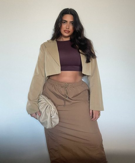 ティーンフィンガリングオンリーファンズ エロ 写真