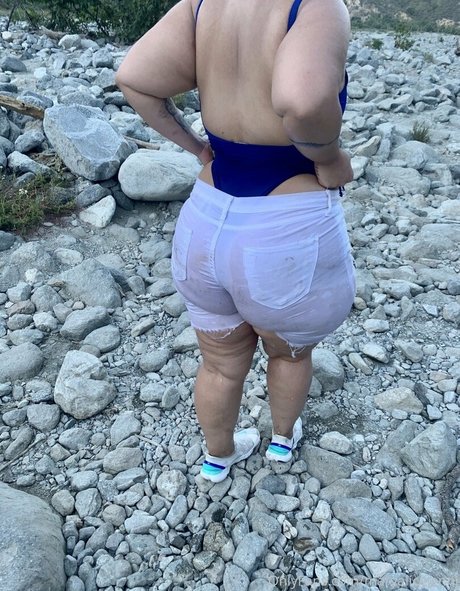 イギリスのおばあちゃんオンリーファンズ ポルノ 写真