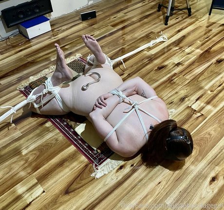 aussiebondagegirl セックスモデル 写真