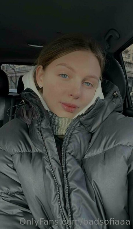 badsofiaaa ヌードのポルノスター 写真