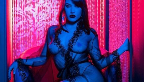 Carla Vyxx ヌードのポルノスター ギャラリー