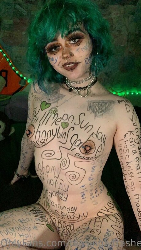 年配の熟女オンリーファンズ アートポルノ 画像