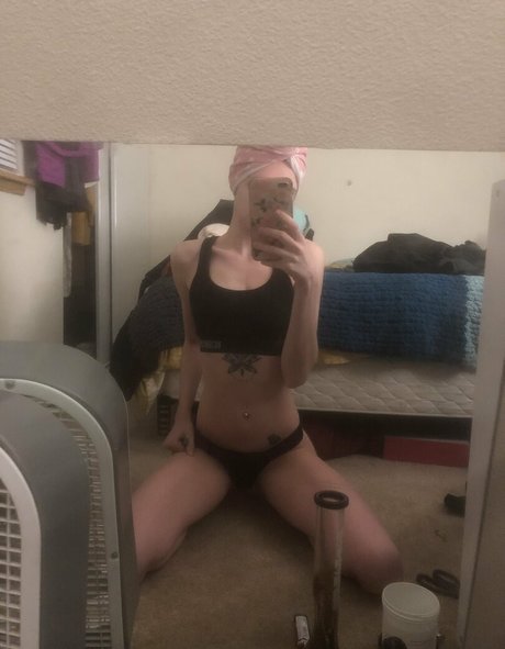 lovableliv 裸のスター 画像