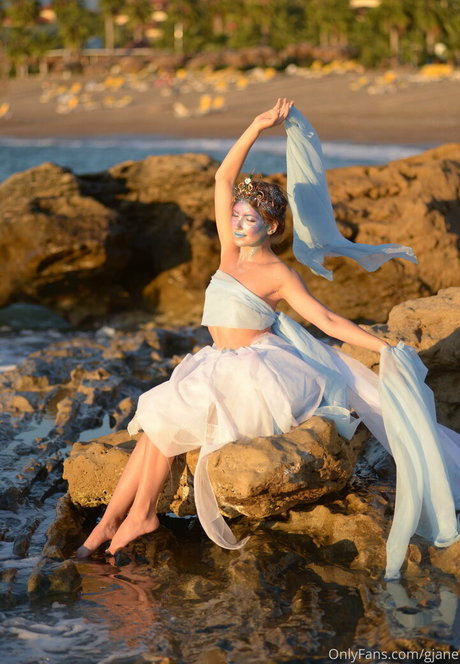 後背位オンリーファンズ ホットセックス 写真