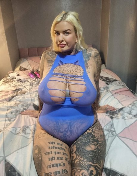 キティ・ウェット・オンリーファンズ セックス 写真