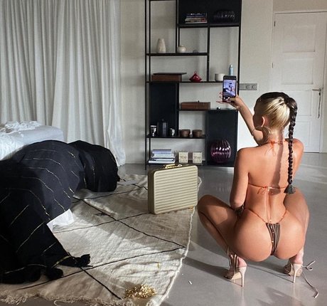 シーメールランジェリーオンリーファンズ セクシーxxx 画像