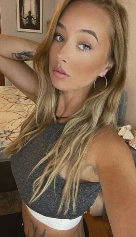 lizzzyfox ポルノスター 高品質 写真