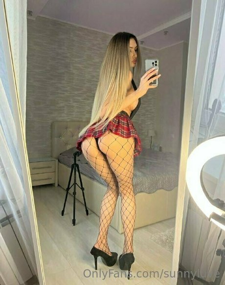 Sunnyluve ポルノスター ヌード ギャラリー