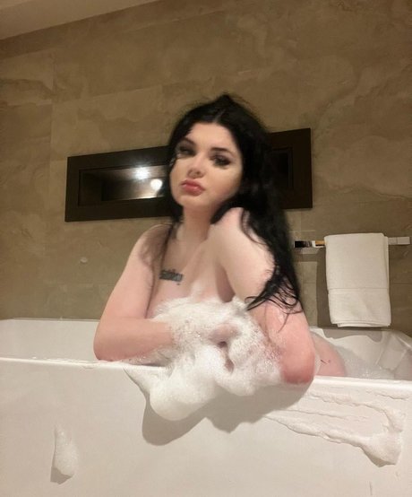 BabyMaddyXo ヌードスター 画像