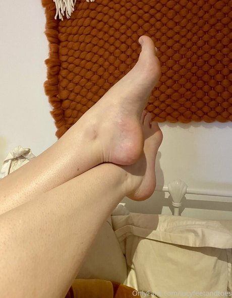 lucyfeetandtoes ポルノスター 画像