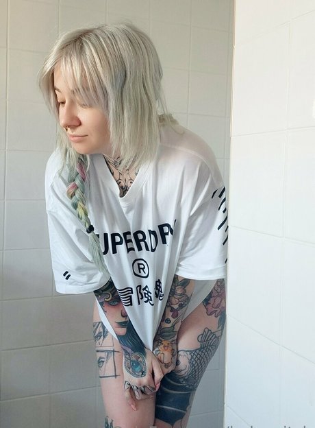 ニューハーフの乗馬オンリーファンズ セクシー 画像