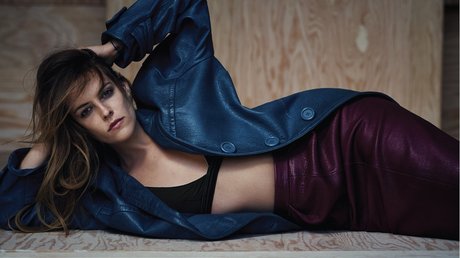 Riley Keough ポルノスター アダルト アーカイブ