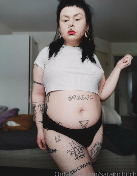 曲線美のランジェリーオンリーファンズ ポルノ 画像