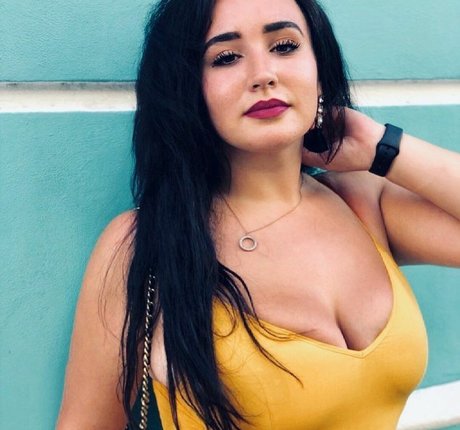 Tana Habibi 完璧なモデル 写真