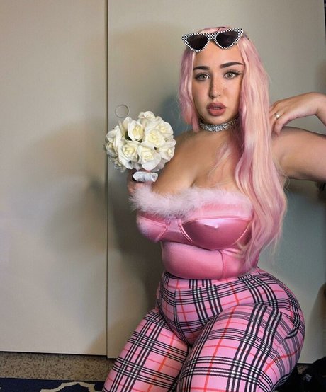 Tana Habibi エロティックモデル 画像