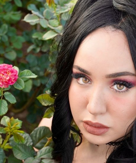 ベビーシッターオンリーファンズ 美しい 写真