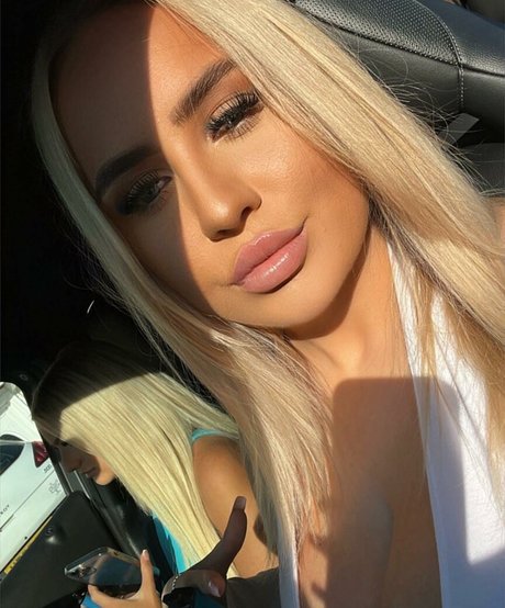 フィットネス熟女オンリーファンズ セクシー裸 画像