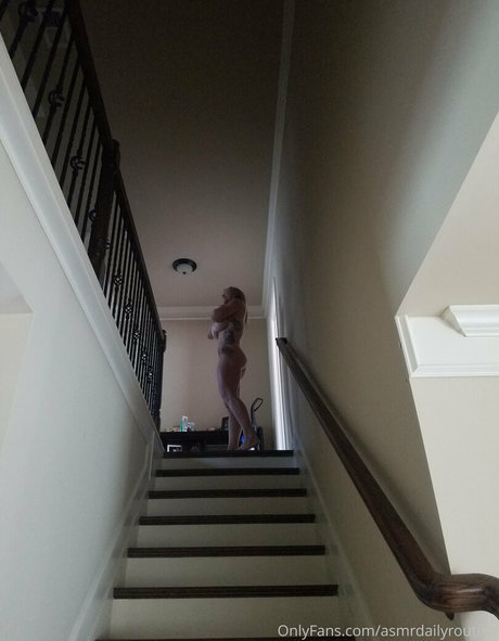ASMRDailyRoutine ホットモデル 写真