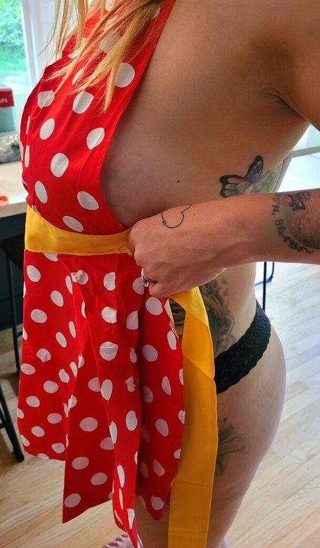 ASMRDailyRoutine エロティックなモデル 画像