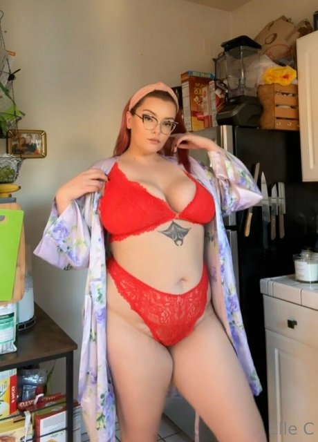 イギリスのおばあちゃんオンリーファンズ セクシー裸 写真