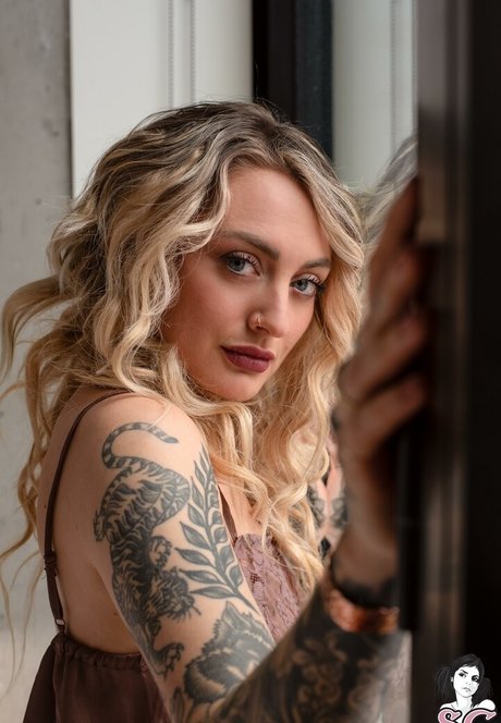 Oro Marzo セクシーなスター ギャラリー