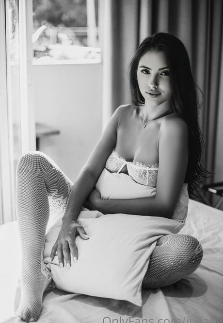 juliaby ホットなスター 写真