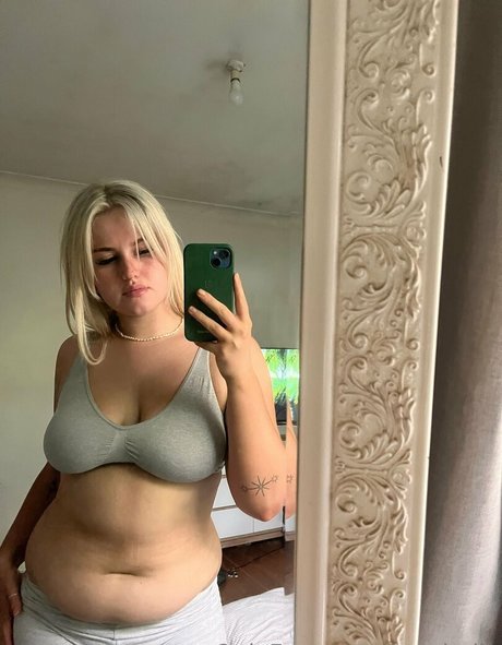 巨乳オナニーオンリーファンズ 美しいxxx 写真