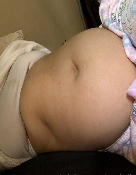 小さいチンポのシーメールオンリーファンズ エロチック 写真