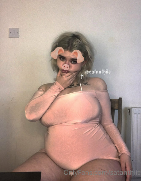 satanthiic ポルノスター ヌード 写真