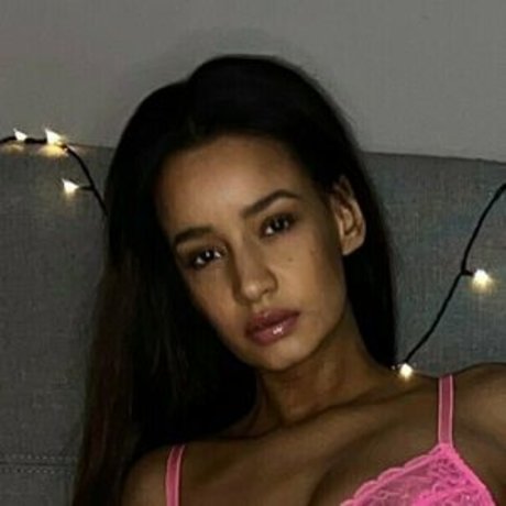 ニューハーフが男とセックスするオンリーファンズ アート裸 写真