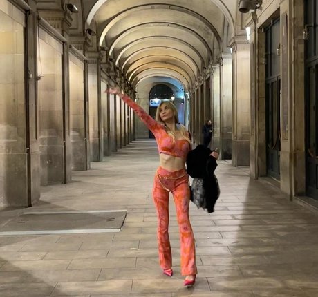 ティックトックスター オンリーファンズ 美しいxxx 画像