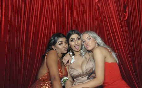 Busty Indian 完璧なスター 写真