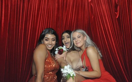 Busty Indian ヌードスター ギャラリー