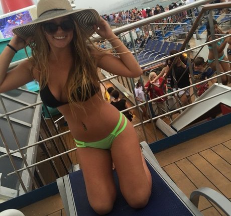 Kimi McFarland XXXモデル 写真