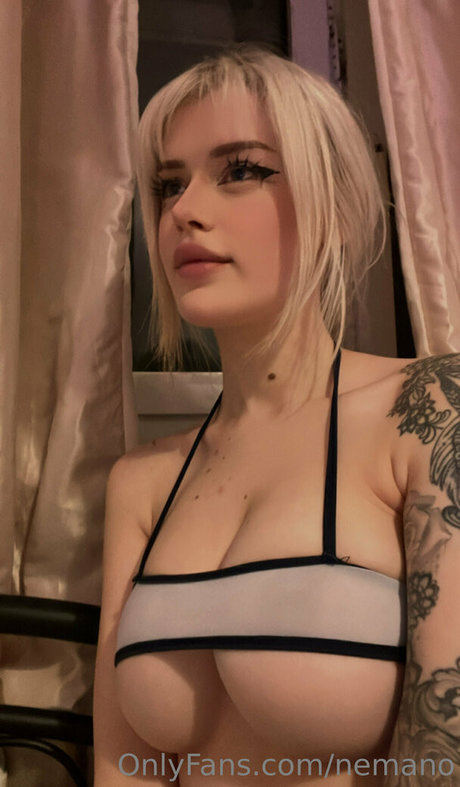 ジャークオンリーファンズ 美しいヌード 写真