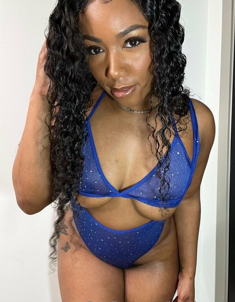 潮吹きティーンオンリーファンズ HD 写真