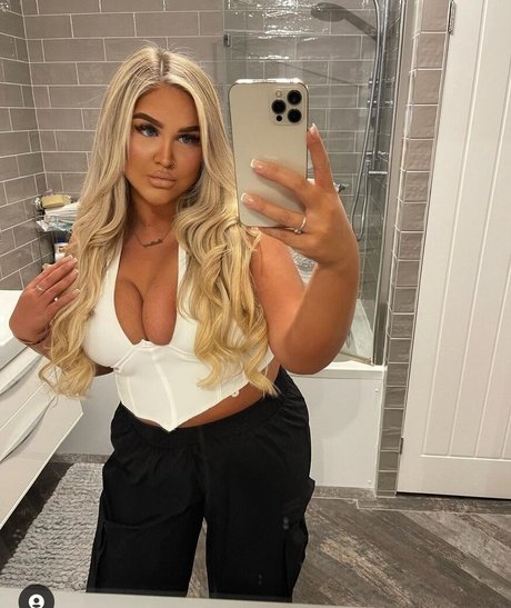 Brittany T ヌードスター ギャラリー