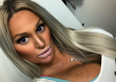 ティックトックスター オンリーファンズ ホットセクシー 画像