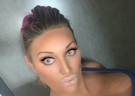 黒檀の熟女オンリーファンズ ホット裸 写真