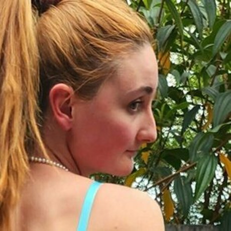 黒髪の熟女オンリーファンズ 可愛い 画像