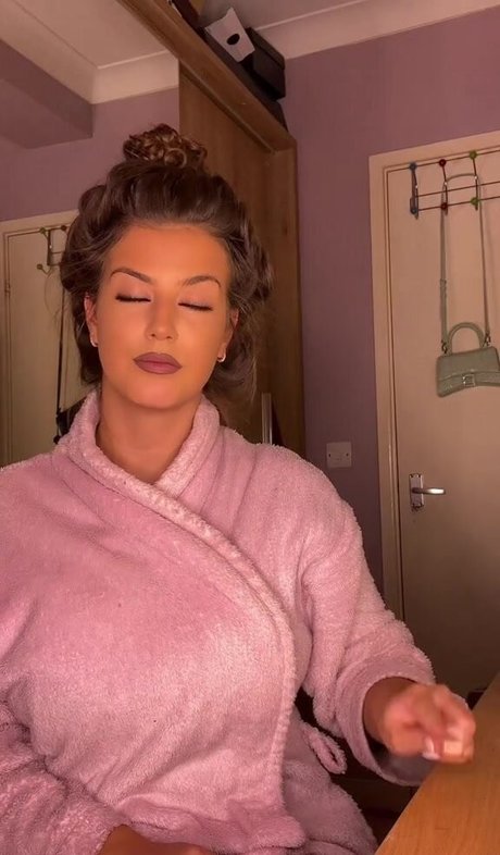 Gena 完璧なポルノスター 画像