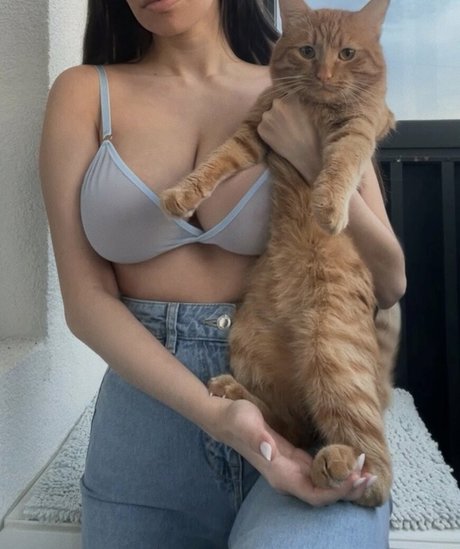 レズビアン誘惑オンリーファンズ エロ 画像